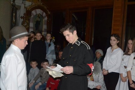 Хто здалеку приходить до Спасителя, хто знайдений на перехресті розпачу, той не соромиться до ніг Христа схилитися … Хто здалеку приходить до Спасителя, хто знайдений на перехресті розпачу, той не соромиться до ніг Христа схилитися …