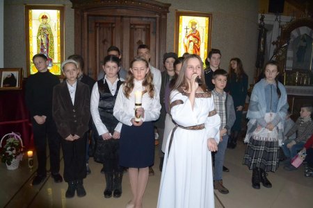 Хто здалеку приходить до Спасителя, хто знайдений на перехресті розпачу, той не соромиться до ніг Христа схилитися … Хто здалеку приходить до Спасителя, хто знайдений на перехресті розпачу, той не соромиться до ніг Христа схилитися …